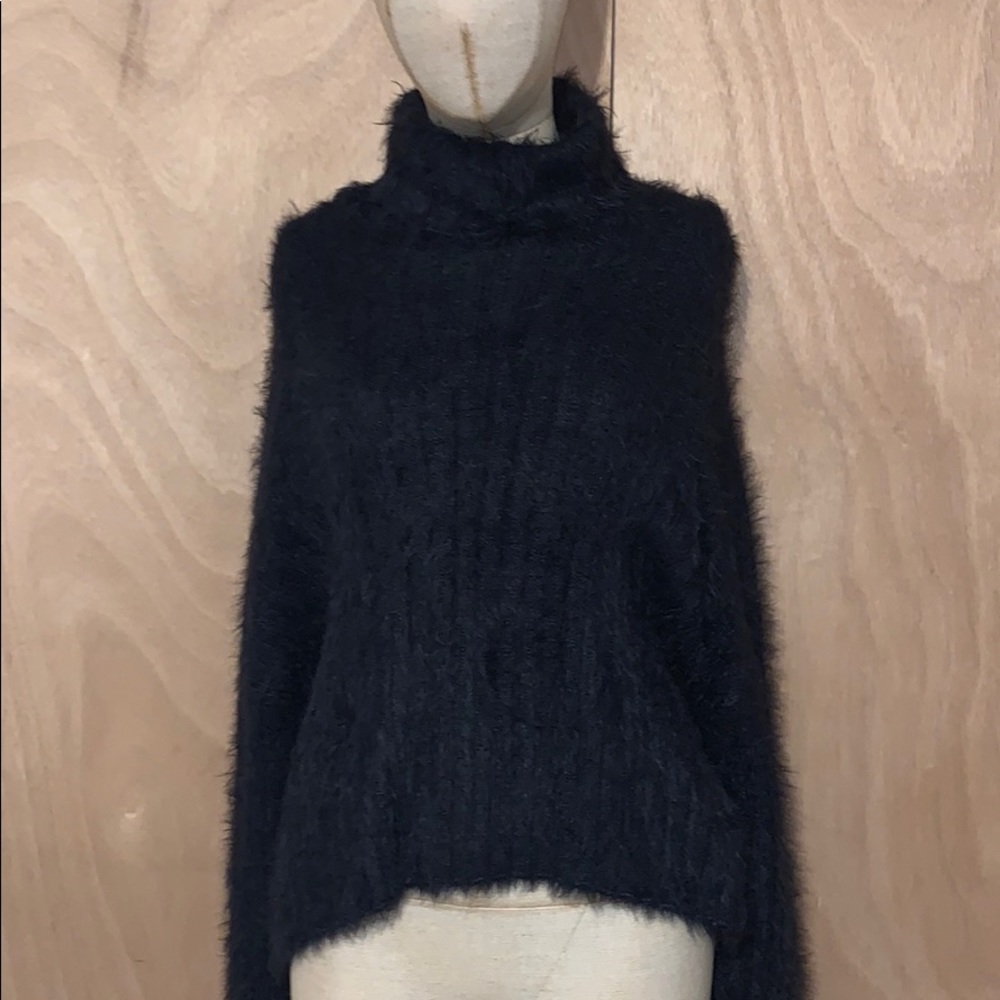 AE FUZZY TURTLE NECK